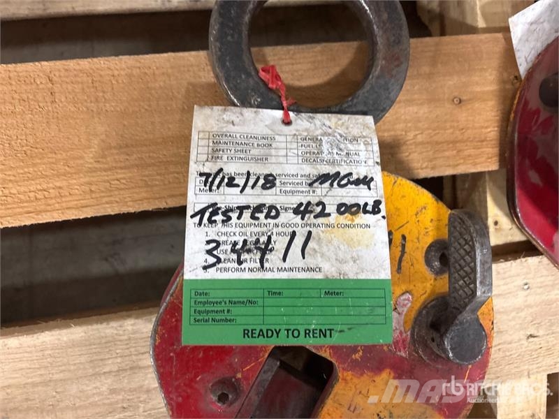  Quantity of (3) Miscellaneous Plate Steel Clamps R أجزاء ومعدات رافعات