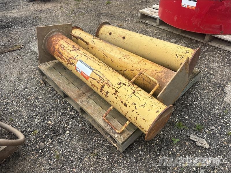Quantity of (3) Miscellaneous Maintenance Stands Drugi deli
