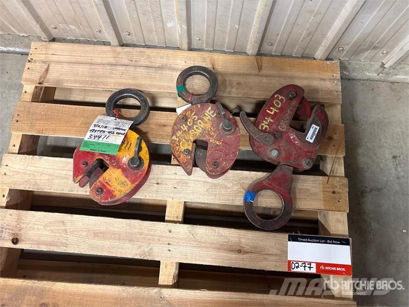  Quantity of (3) Miscellaneous Plate Steel Clamps R أجزاء ومعدات رافعات