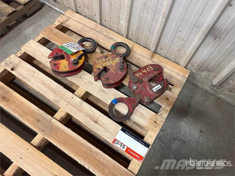  Quantity of (3) Miscellaneous Plate Steel Clamps R أجزاء ومعدات رافعات