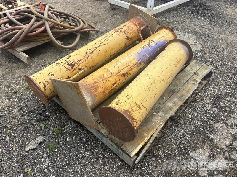 Quantity of (3) Miscellaneous Maintenance Stands Drugi deli