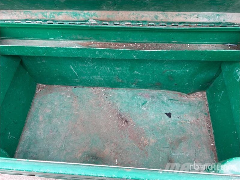 Quantity of (3) Miscellaneous Job Site Box مكونات أخرى