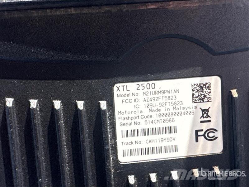 Quantity of (3) Motorola XTL2500 700/800 MHz 35 Wa Ďalšie komponenty