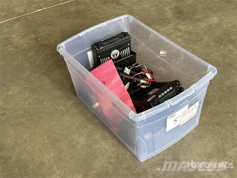 Quantity of (3) Motorola XTL2500 700/800 MHz 35 Wa Ďalšie komponenty