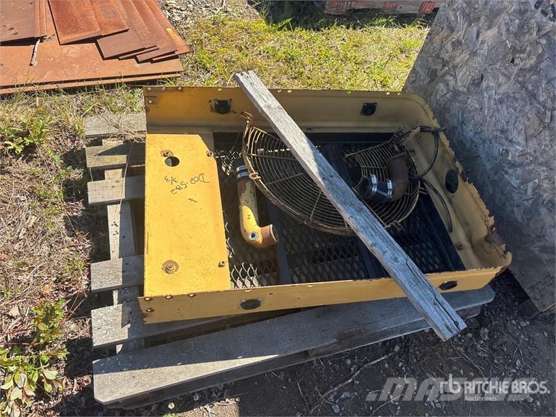 Quantity of (3) Pallets of Miscellaneous Engine Pa Drugi deli