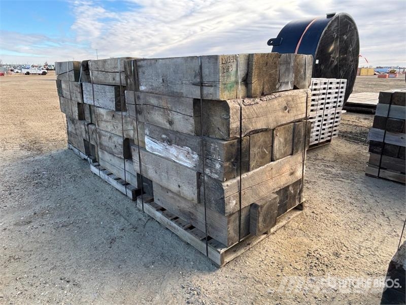 Quantity of (3) Pallets of Dunnage 10 in x 10 in مكونات أخرى