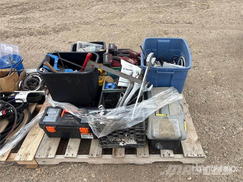  Quantity of (3) Pallets of Tools and Parts Andre komponenter