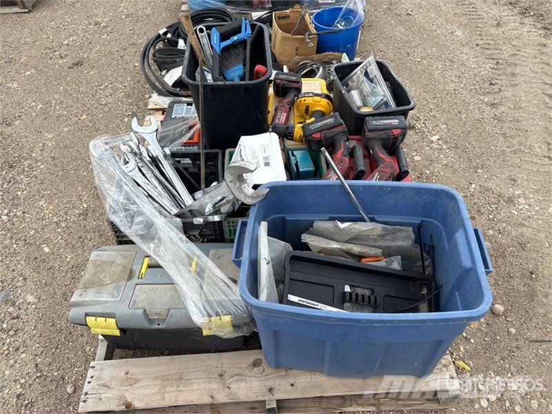  Quantity of (3) Pallets of Tools and Parts Andre komponenter