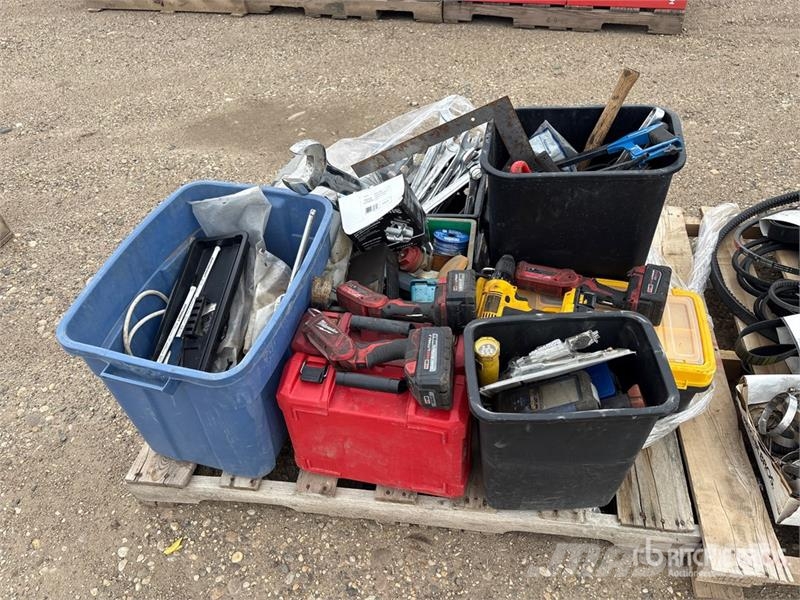  Quantity of (3) Pallets of Tools and Parts Andre komponenter