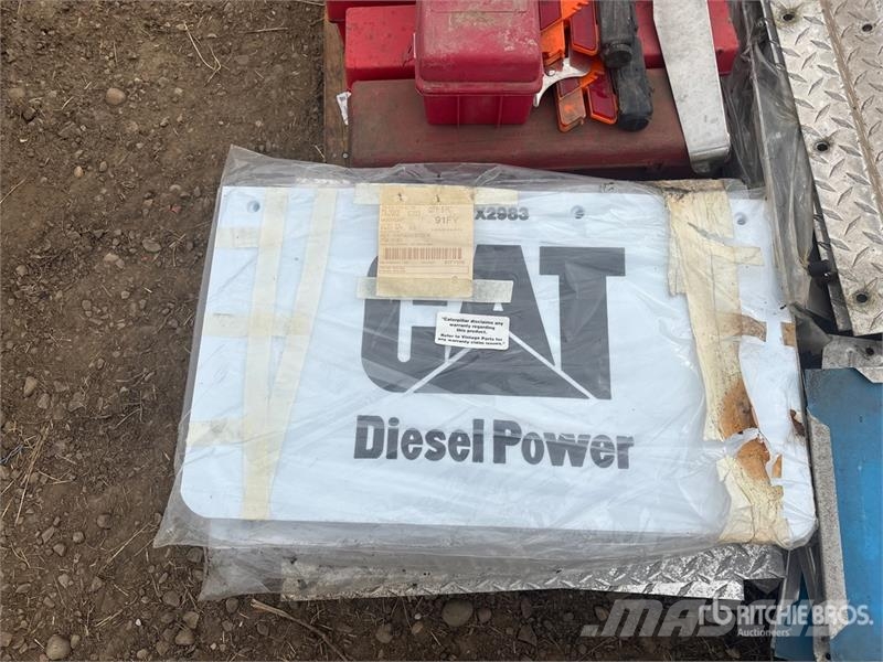 Quantity of (3) Pallets of Wide Load D Signs Transportes - Outros