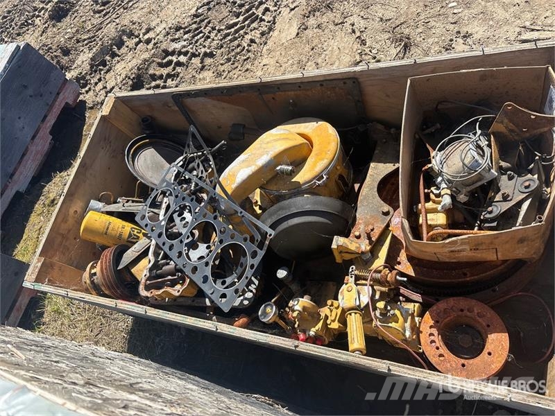  Quantity of (3) Pallets of Miscellaneous Engine Pa Drugi deli