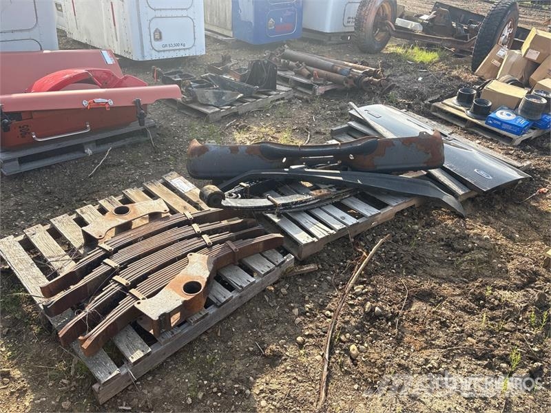 Quantity of (3) Pallets of Miscellaneous Pickup Pa Компоненты строительной техники