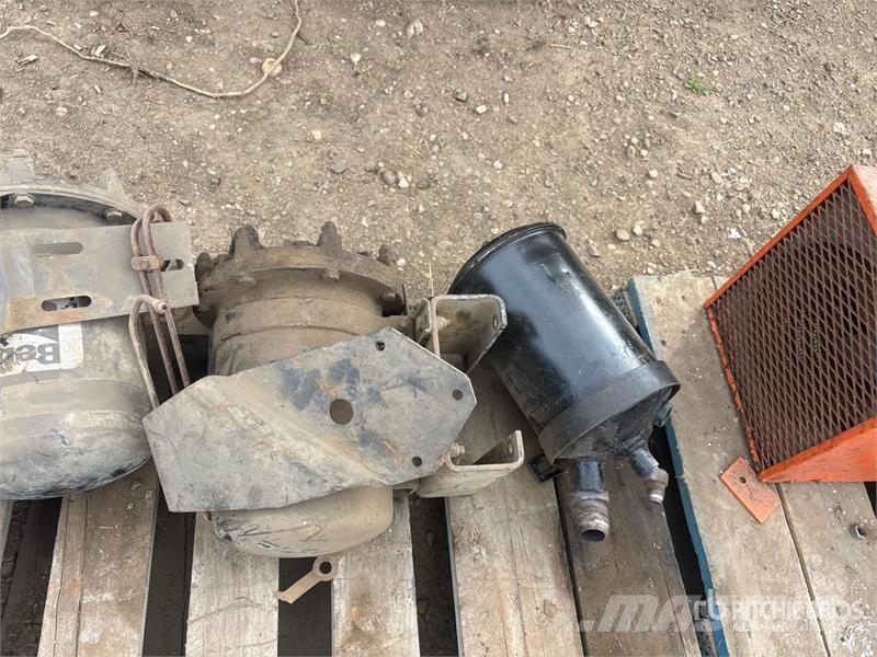Quantity of (3) Pallets of Miscellaneous Parts Transportes - Outros