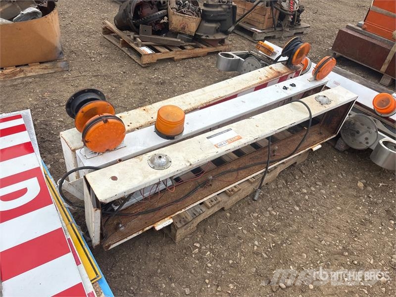 Quantity of (3) Pallets of Wide Load D Signs Transportes - Outros