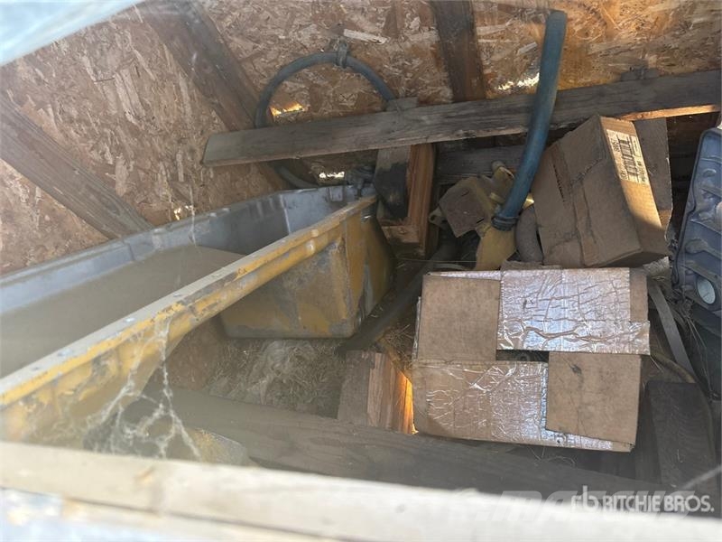  Quantity of (3) Pallets of Miscellaneous Engine Pa Drugi deli