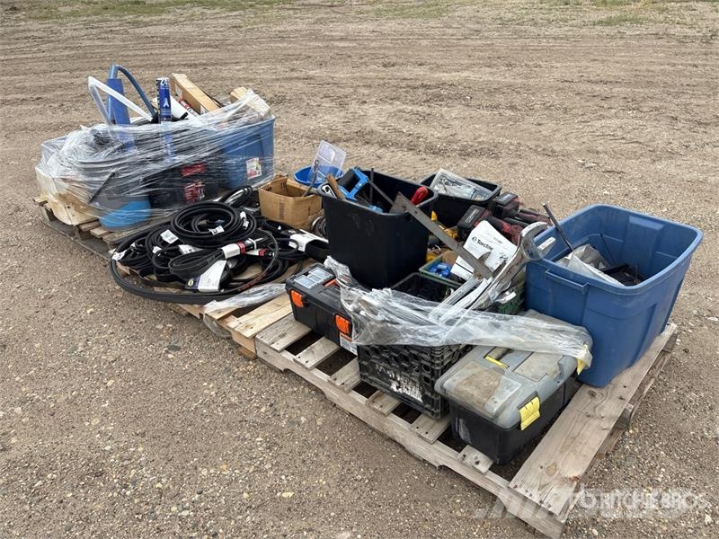  Quantity of (3) Pallets of Tools and Parts Andre komponenter