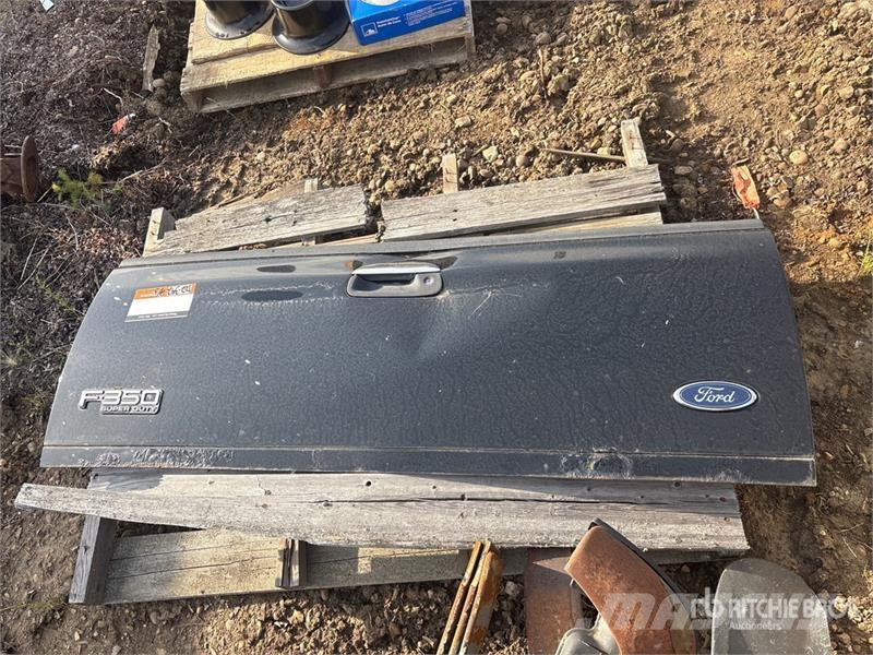 Quantity of (3) Pallets of Miscellaneous Pickup Pa Компоненты строительной техники