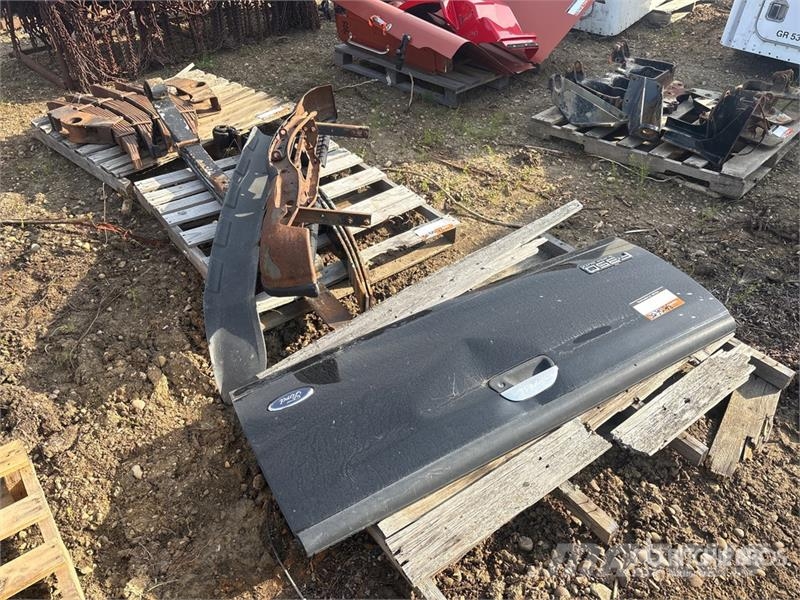 Quantity of (3) Pallets of Miscellaneous Pickup Pa Компоненты строительной техники