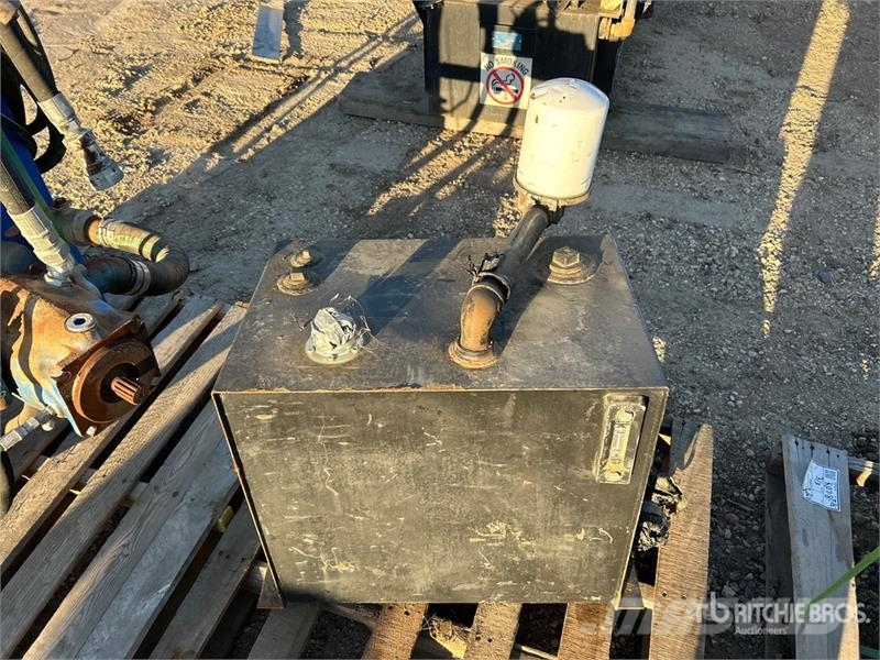  Quantity of (3) Pallets of Shop Supplies Andre komponenter