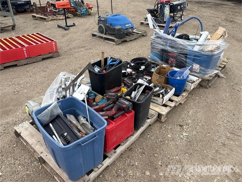  Quantity of (3) Pallets of Tools and Parts Andre komponenter