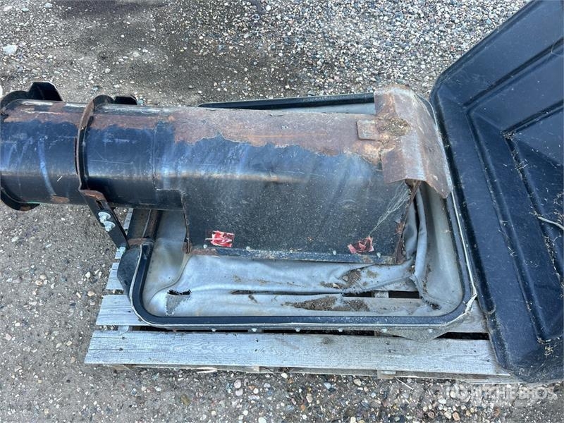  Quantity of (3) Poly Hopper & Heavy Duty Auger Hop Afgrødehåndtering - Andet udstyr