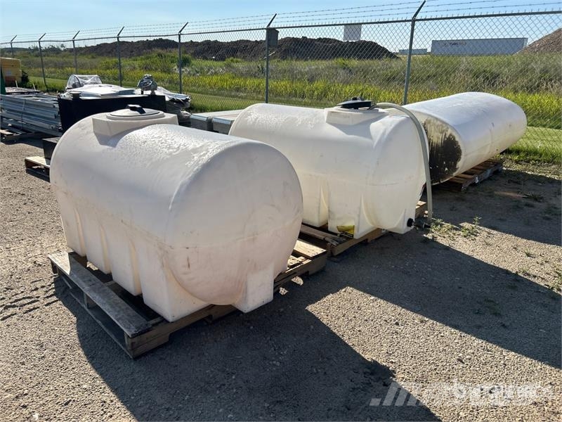 Quantity of (3) Poly Water Tank 연료 및 첨가제 탱크