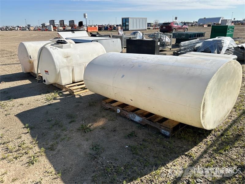Quantity of (3) Poly Water Tank 연료 및 첨가제 탱크