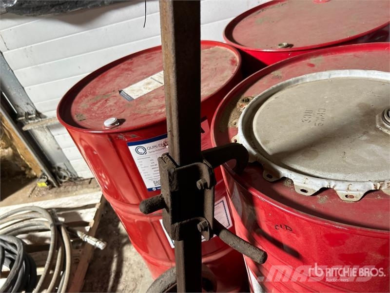 Quantity of (3) Polyurethane Spray Foam Chemical & Ďalšie komponenty