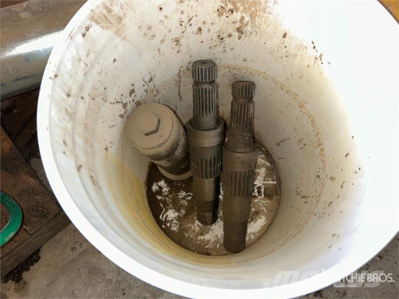  Quantity of (3) Propane Scare Cannons & PTO Shaft Kiti naudoti statybos komponentai