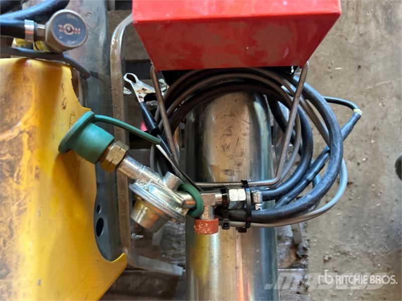  Quantity of (3) Propane Scare Cannons & PTO Shaft Kiti naudoti statybos komponentai