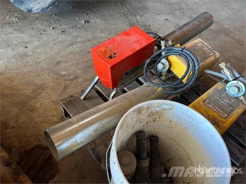  Quantity of (3) Propane Scare Cannons & PTO Shaft Kiti naudoti statybos komponentai