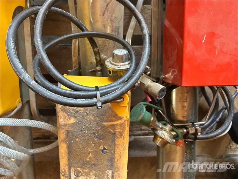  Quantity of (3) Propane Scare Cannons & PTO Shaft Kiti naudoti statybos komponentai