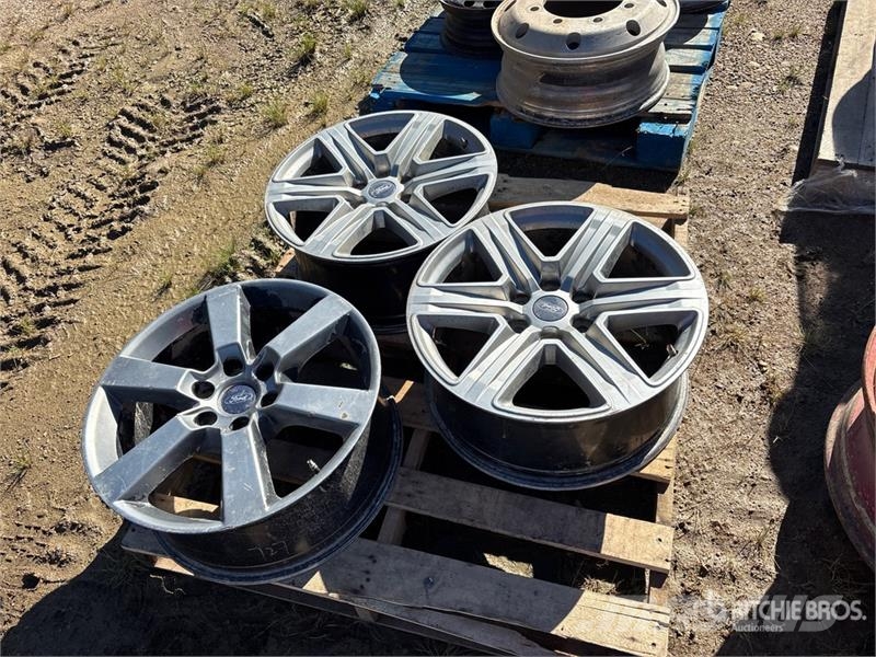 Quantity of (3) Rims Andre komponenter