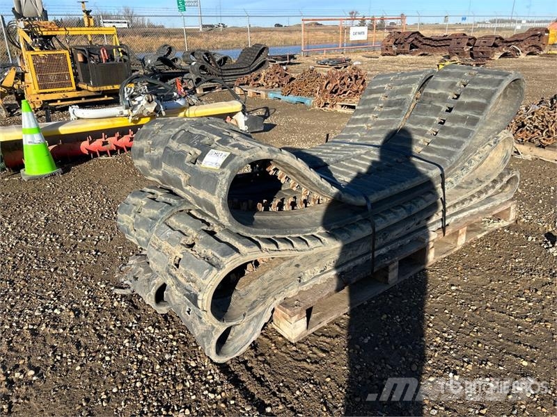 Quantity of (3) Sets of 17 in Skid Steer Tracks مكونات أخرى