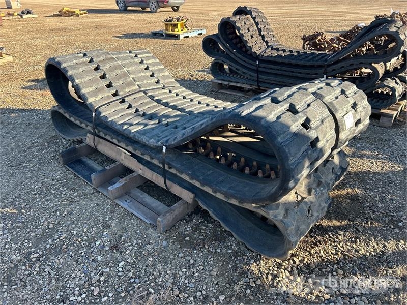  Quantity of (3) Sets of 17 in Skid Steer Tracks مكونات أخرى