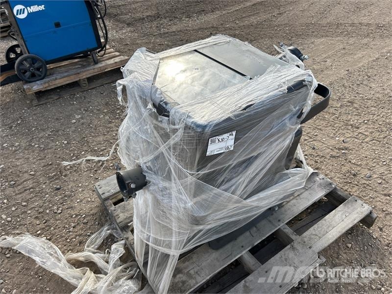Quantity of (3) Shop Work Lights Sonstige Baumaschinen