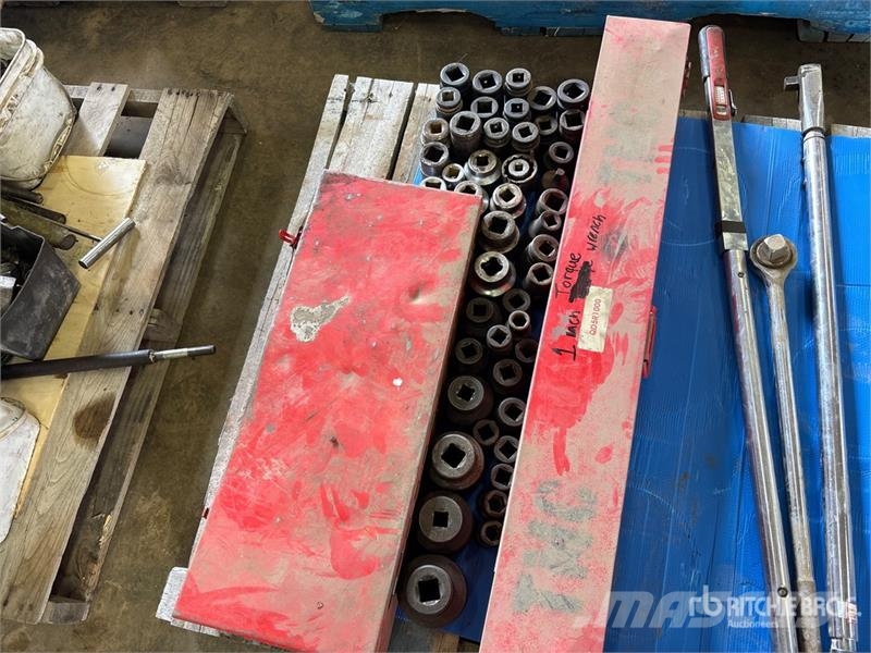 Quantity of (3) Snap On Torque Wrenches Andre komponenter