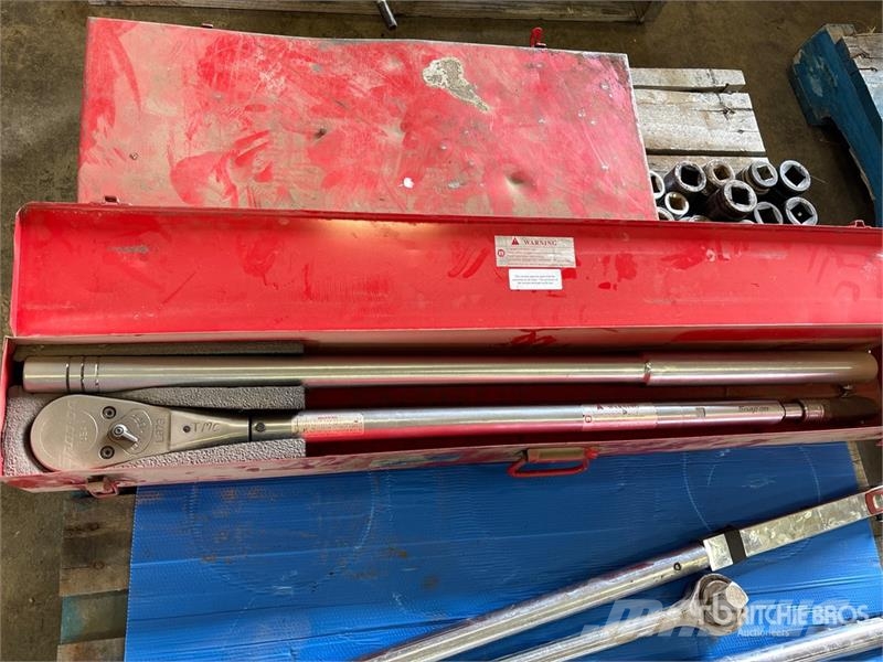 Quantity of (3) Snap On Torque Wrenches Andre komponenter