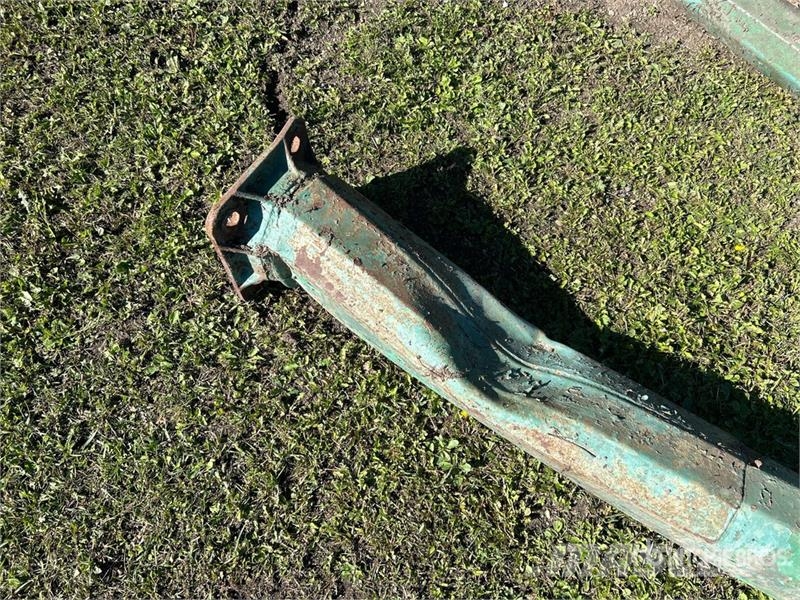  Quantity of (3) Steel Street Light Frames Kiti naudoti statybos komponentai