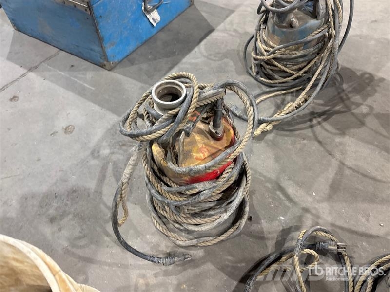 Quantity of (3) Submersible Water Pump Drugi deli