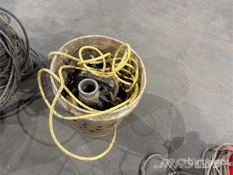  Quantity of (3) Submersible Water Pump Drugi deli