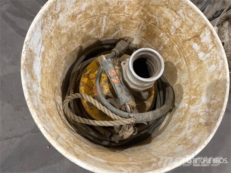 Quantity of (3) Submersible Water Pump Drugi deli
