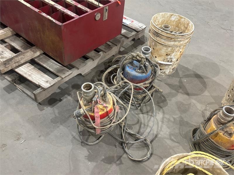Quantity of (3) Submersible Water Pump Drugi deli
