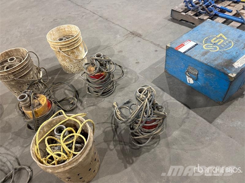 Quantity of (3) Submersible Water Pump Drugi deli