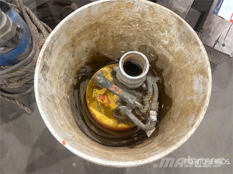 Quantity of (3) Submersible Water Pump Drugi deli