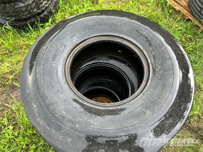 Quantity of (3) TF - 9090 11.00 - 16 Tires Opony, koła i felgi