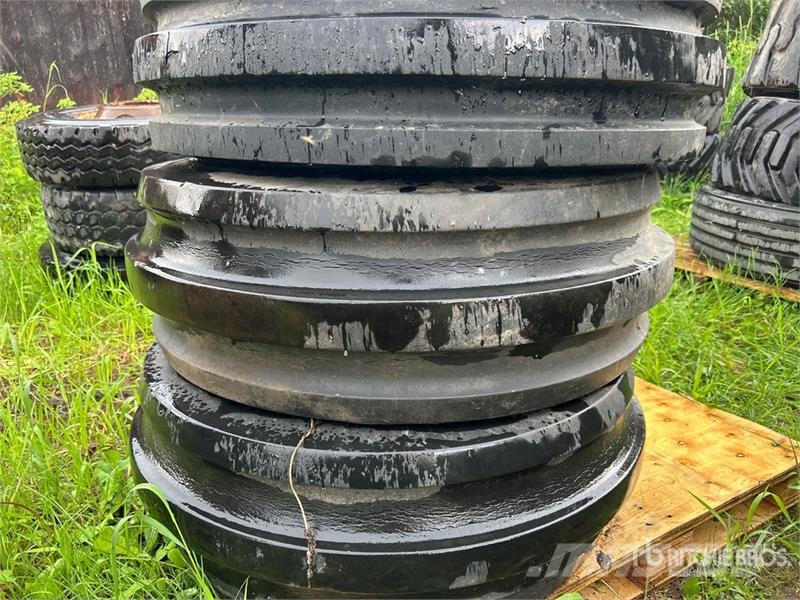 Quantity of (3) TF - 9090 11.00 - 16 Tires Opony, koła i felgi