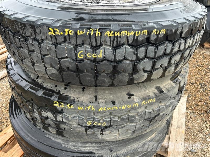 Quantity of (3) Tires Opony, koła i felgi