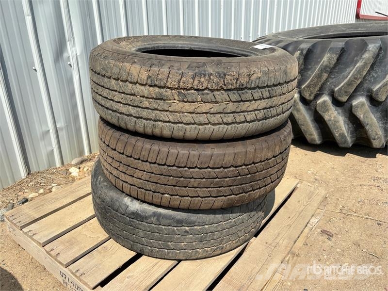 Quantity of (3) Tires Opony, koła i felgi