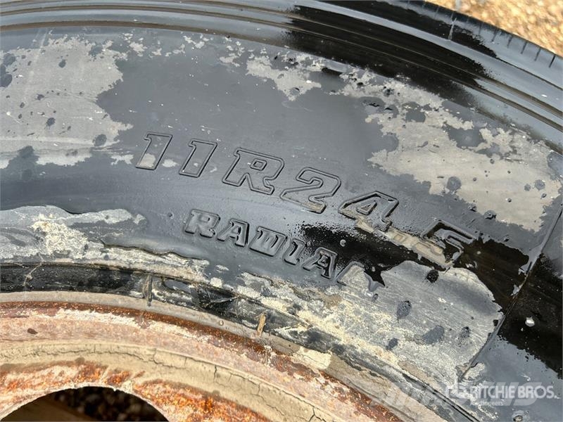Quantity of (3) Tires Opony, koła i felgi
